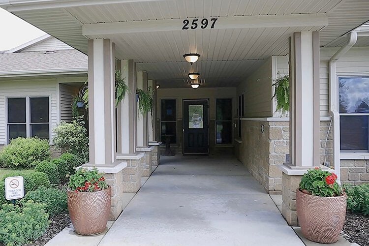 Photo of Woodland Hospice House front entrance.