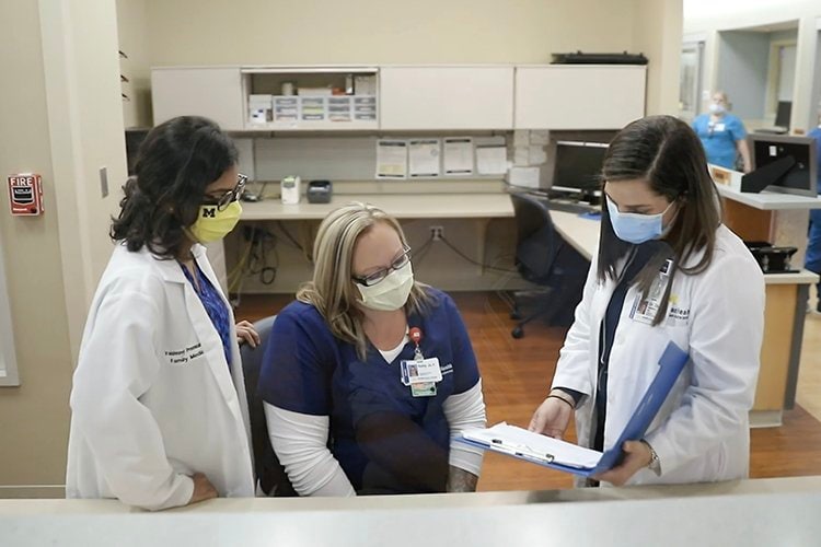 Photo of our resident physician's rounding during inpatient care.