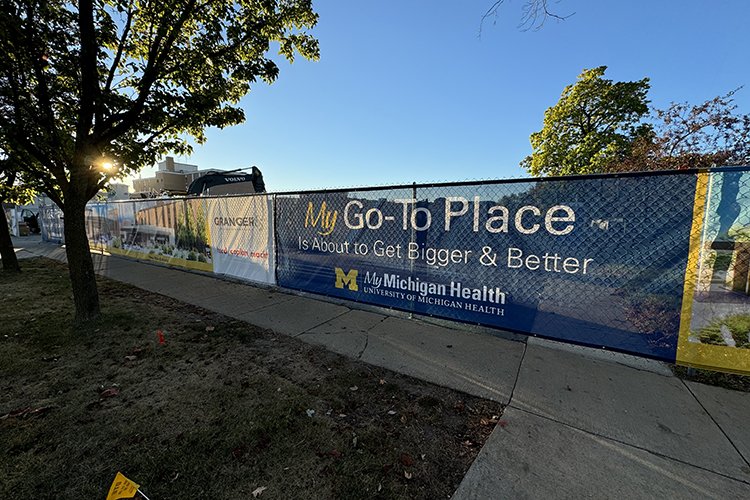 Photo of outdoor fence with MyMichigan banner. 