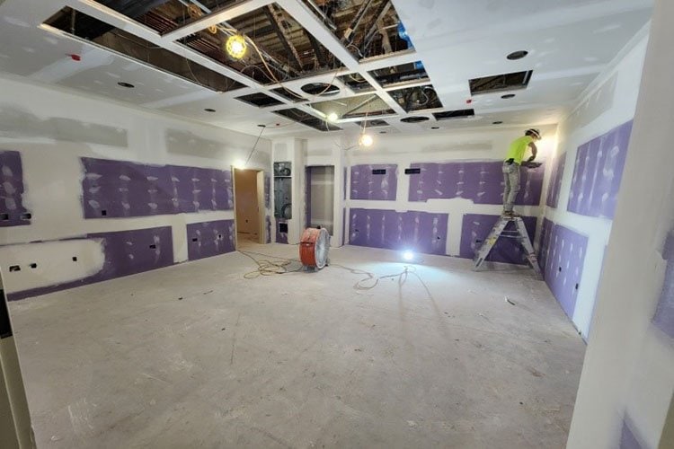 Procedure room in the surgical suite.